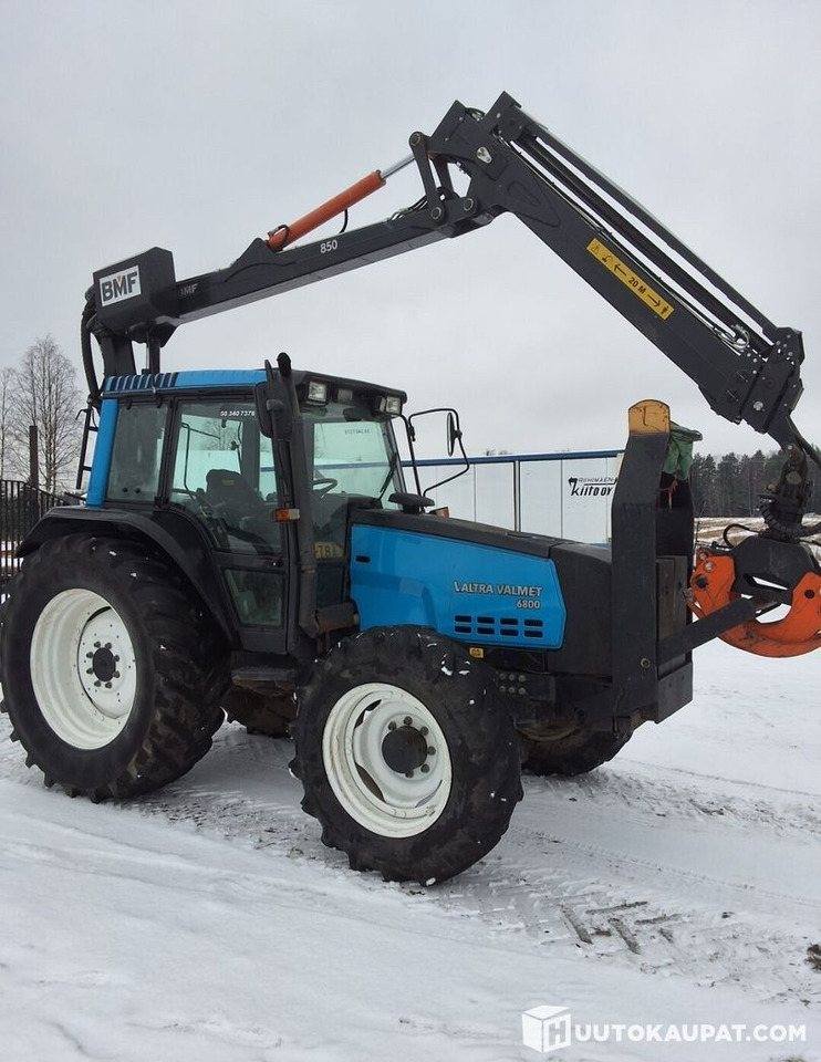 Valmet 6800 + PMF 850 crane + trailer BMF 9T, Leppävirta - Traktors: foto 1 Valmet 6800 + PMF 850 crane + trailer BMF 9T, Leppävirta - Traktors: foto 1