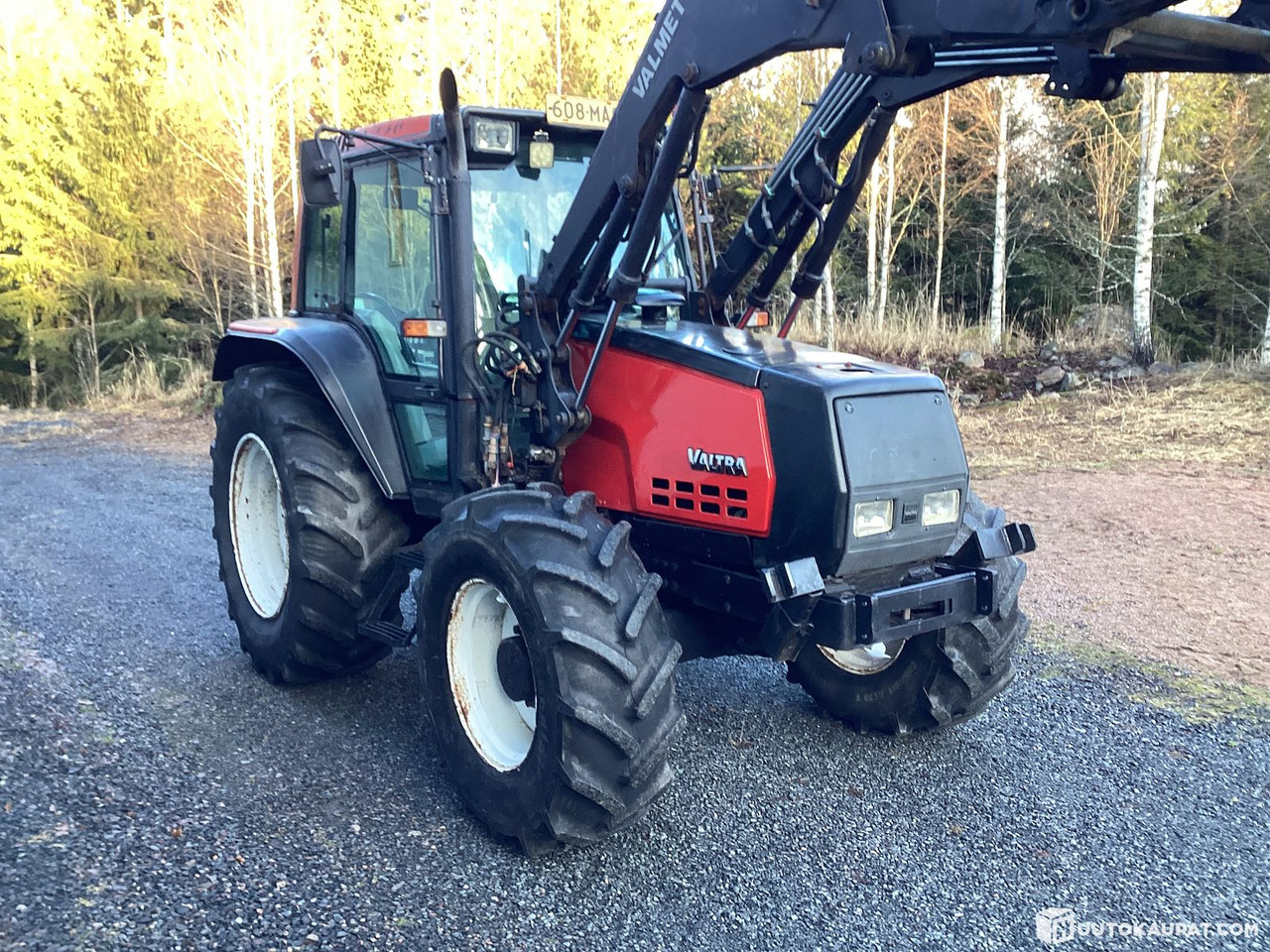 Valtra 6400 DPS with loader, 1999, Kankaanpää - Traktors: foto 4 Valtra 6400 DPS with loader, 1999, Kankaanpää - Traktors: foto 4