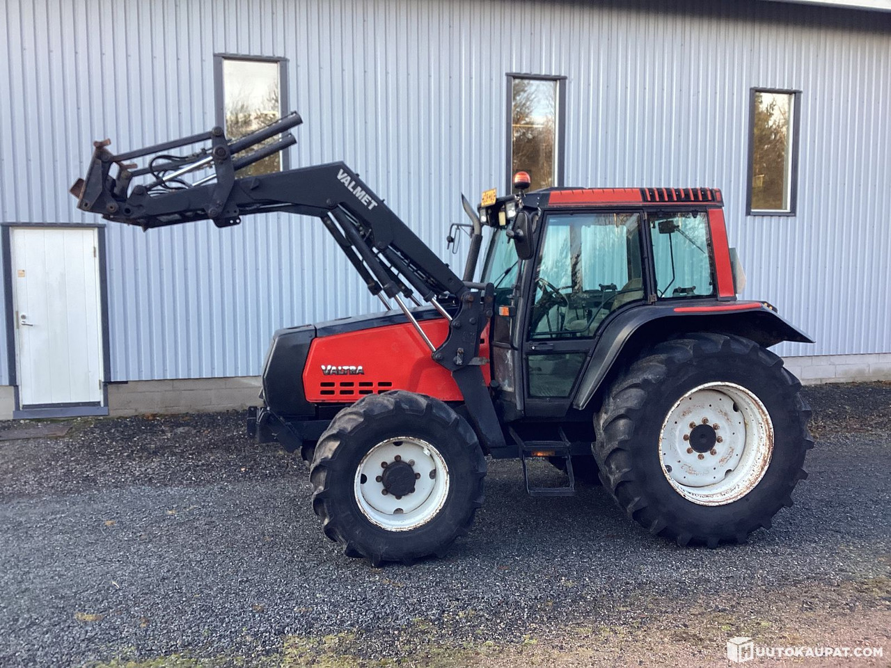Valtra 6400 DPS with loader, 1999, Kankaanpää - Traktors: foto 2 Valtra 6400 DPS with loader, 1999, Kankaanpää - Traktors: foto 2
