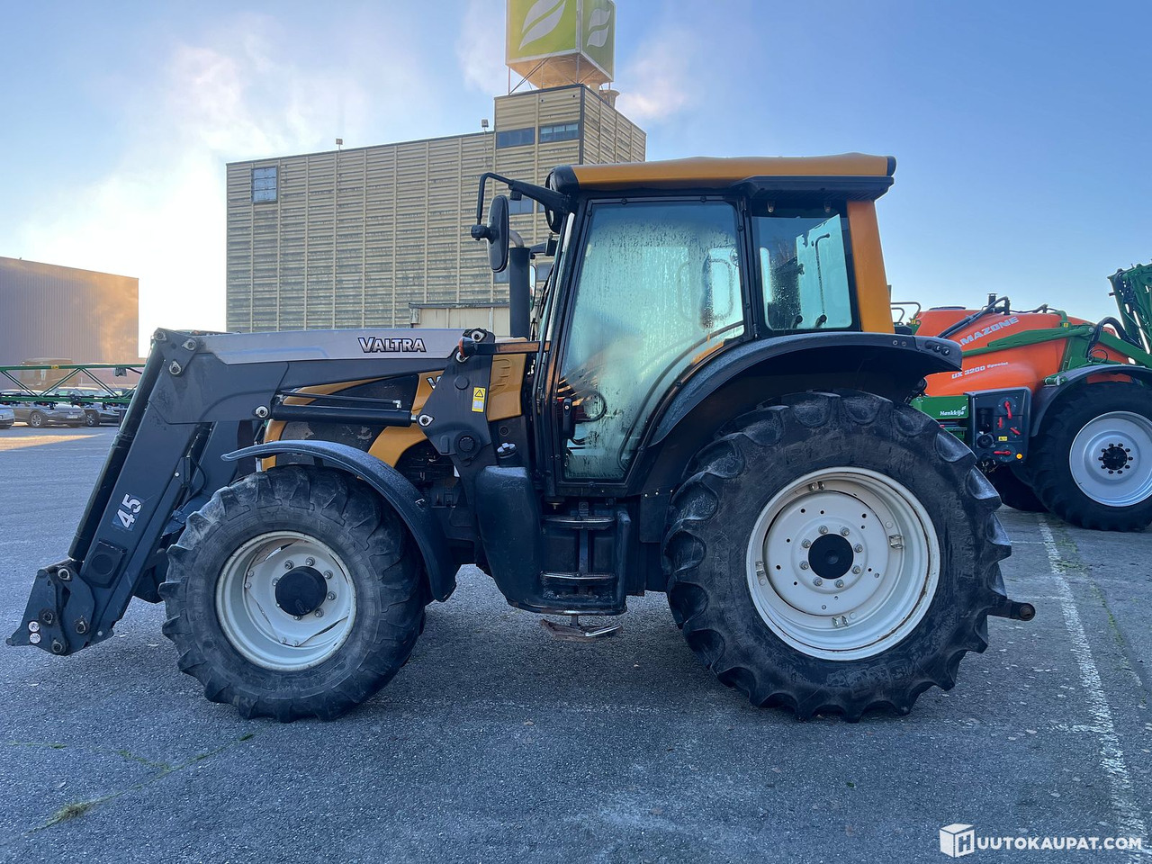 Valtra N92 tractor with loader, 5,500 h, 2010, Salo - Traktors: foto 2 Valtra N92 tractor with loader, 5,500 h, 2010, Salo - Traktors: foto 2