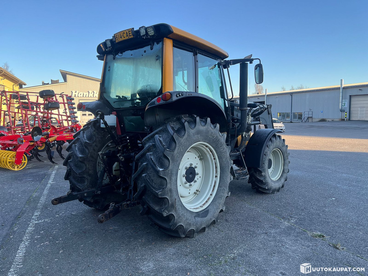 Valtra N92 tractor with loader, 5,500 h, 2010, Salo - Traktors: foto 5 Valtra N92 tractor with loader, 5,500 h, 2010, Salo - Traktors: foto 5