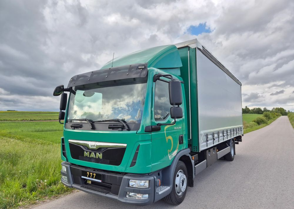 MAN TGL 12.250 6.2m AUTOMAT KLIMA z Niemiec ESP nowe opony EURO 6 / 4.75 rozstaw / zawiesie na wózek widłowy / TOP STAN / okazja nauka jazdy MOŻLIWOŚĆ DOSTOSOWANIA 12t - Kravas automašīna ar tentu: foto 3 MAN TGL 12.250 6.2m AUTOMAT KLIMA z Niemiec ESP nowe opony EURO 6 / 4.75 rozstaw / zawiesie na wózek widłowy / TOP STAN / okazja nauka jazdy MOŻLIWOŚĆ DOSTOSOWANIA 12t - Kravas automašīna ar tentu: foto 3