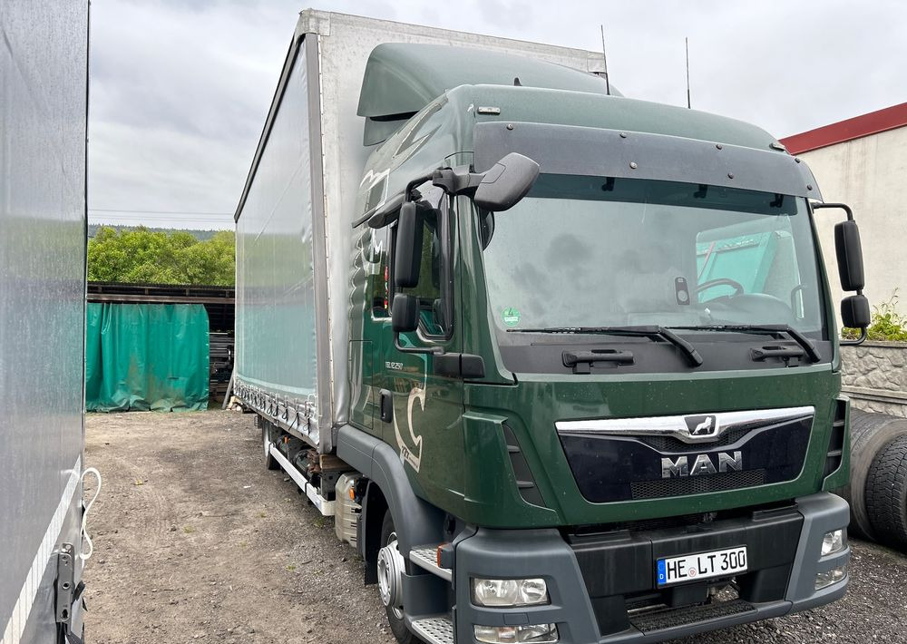 MAN TGL 12.250 GLOB UNIKAT z Niemiec BDF firanka / AUTOMAT HAK / EURO 6 / BDF 7.40 wysoki / MICHELIN 80% - Kravas automašīna ar tentu: foto 1 MAN TGL 12.250 GLOB UNIKAT z Niemiec BDF firanka / AUTOMAT HAK / EURO 6 / BDF 7.40 wysoki / MICHELIN 80% - Kravas automašīna ar tentu: foto 1