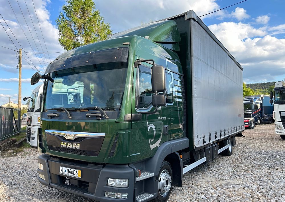 MAN TGL 12.250 GLOB UNIKAT z Niemiec BDF firanka / AUTOMAT HAK / EURO 6 / BDF 7.40 wysoki / MICHELIN 80% - Kravas automašīna ar tentu: foto 1 MAN TGL 12.250 GLOB UNIKAT z Niemiec BDF firanka / AUTOMAT HAK / EURO 6 / BDF 7.40 wysoki / MICHELIN 80% - Kravas automašīna ar tentu: foto 1