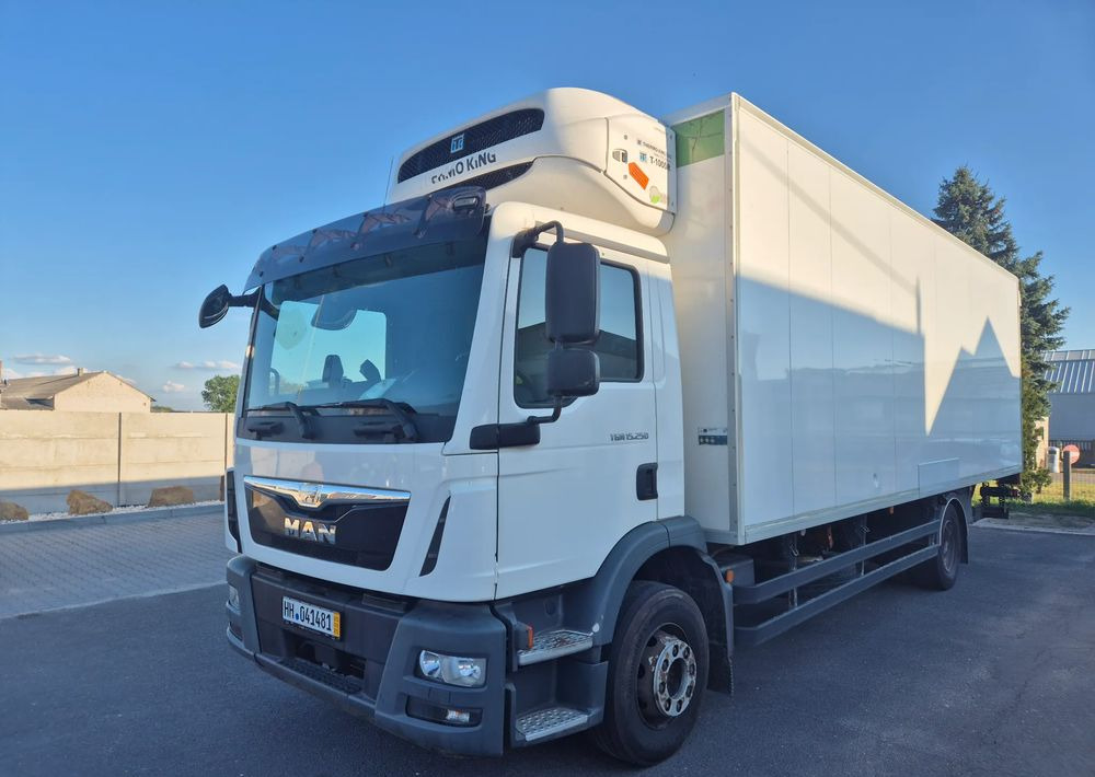 MAN TGM 15.250 7.5m winda AUTOMAT KLIMA z Niemiec EURO 6 / CHŁODNIA T-1000R THERMOKING - Kravas automašīna refrižerators: foto 1 MAN TGM 15.250 7.5m winda AUTOMAT KLIMA z Niemiec EURO 6 / CHŁODNIA T-1000R THERMOKING - Kravas automašīna refrižerators: foto 1