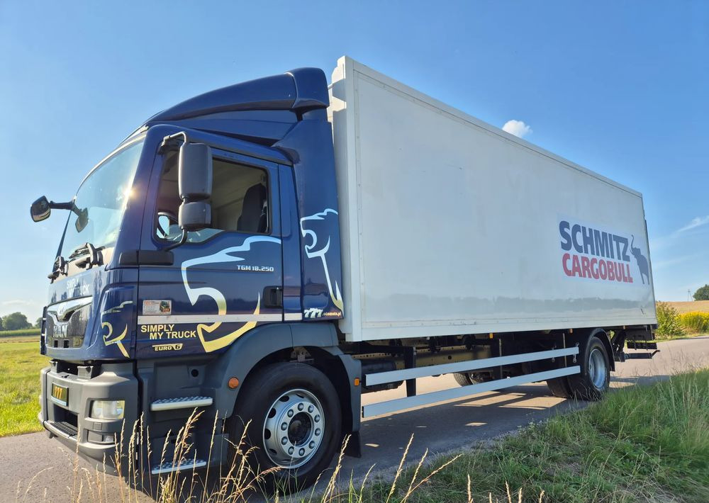 MAN TGM 18.250 Carrier 1950 D/E z Holandii / TOP STAN / 7.5m / 18 palet / winda + drzwi boczne / OKAZJA - Kravas automašīna refrižerators: foto 3 MAN TGM 18.250 Carrier 1950 D/E z Holandii / TOP STAN / 7.5m / 18 palet / winda + drzwi boczne / OKAZJA - Kravas automašīna refrižerators: foto 3