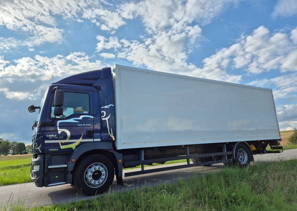 MAN TGM 18.250 Carrier 1950 D/E z Holandii / TOP STAN / 7.5m / 18 palet / winda + drzwi boczne / OKAZJA - Kravas automašīna refrižerators: foto 1 MAN TGM 18.250 Carrier 1950 D/E z Holandii / TOP STAN / 7.5m / 18 palet / winda + drzwi boczne / OKAZJA - Kravas automašīna refrižerators: foto 1