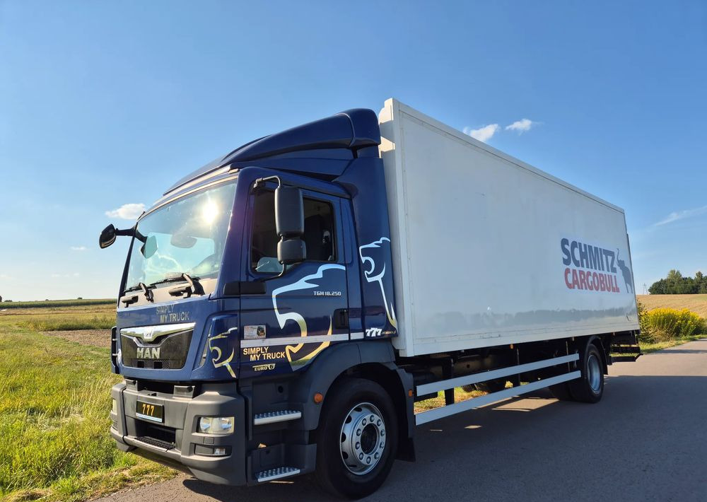 MAN TGM 18.250 Carrier 1950 D/E z Holandii / TOP STAN / 7.5m / 18 palet / winda + drzwi boczne / OKAZJA - Kravas automašīna refrižerators: foto 5 MAN TGM 18.250 Carrier 1950 D/E z Holandii / TOP STAN / 7.5m / 18 palet / winda + drzwi boczne / OKAZJA - Kravas automašīna refrižerators: foto 5