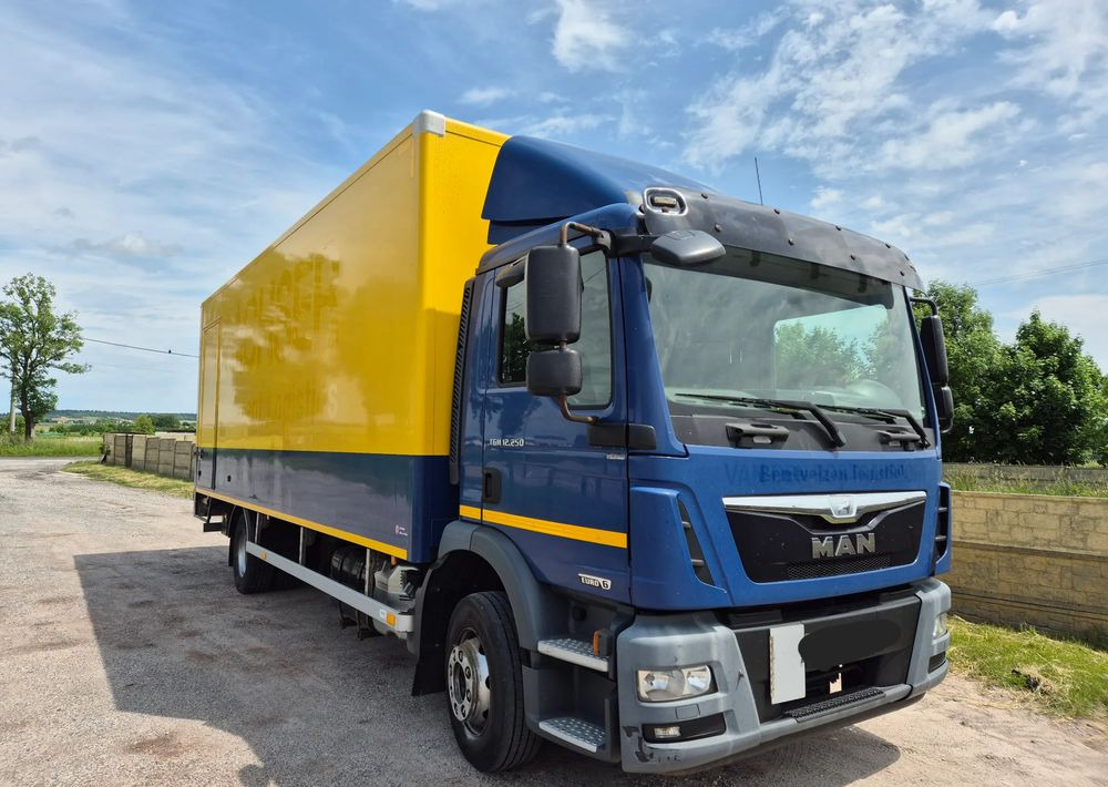 MAN TGM TGL 12.250 z Holandii KLIMA 7.2m AUTOMAT WINDA TOP CENA euro 6 nauka jazdy ESP ASR - Kravas automašīna ar slēgto virsbūvi: foto 2 MAN TGM TGL 12.250 z Holandii KLIMA 7.2m AUTOMAT WINDA TOP CENA euro 6 nauka jazdy ESP ASR - Kravas automašīna ar slēgto virsbūvi: foto 2