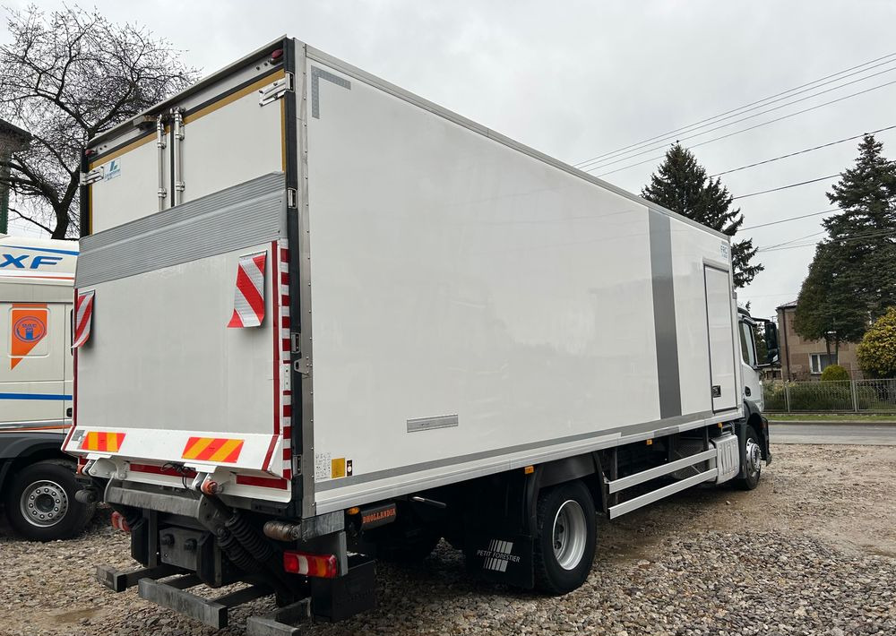 Mercedes-Benz Antos 1824 CARRIER SUPRA 1150 DRZWI + winda i drzwi boczne / 7.7m / z Holandii / KLIMA LEKKI / Axor man Tgm T1000-R THERMO King - Kravas automašīna refrižerators: foto 4 Mercedes-Benz Antos 1824 CARRIER SUPRA 1150 DRZWI + winda i drzwi boczne / 7.7m / z Holandii / KLIMA LEKKI / Axor man Tgm T1000-R THERMO King - Kravas automašīna refrižerators: foto 4