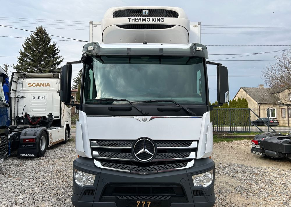 Mercedes-Benz Antos 1824 THERMO King DRZWI + winda + 2x drzwi boczne / 8.3m / z Holandii / KLIMA LEKKI / Axor man Tgm T1000-R - Kravas automašīna refrižerators: foto 4 Mercedes-Benz Antos 1824 THERMO King DRZWI + winda + 2x drzwi boczne / 8.3m / z Holandii / KLIMA LEKKI / Axor man Tgm T1000-R - Kravas automašīna refrižerators: foto 4