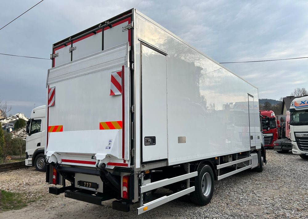 Mercedes-Benz Antos 1824 THERMO King DRZWI + winda + 2x drzwi boczne / 8.3m / z Holandii / KLIMA LEKKI / Axor man Tgm T1000-R - Kravas automašīna refrižerators: foto 5 Mercedes-Benz Antos 1824 THERMO King DRZWI + winda + 2x drzwi boczne / 8.3m / z Holandii / KLIMA LEKKI / Axor man Tgm T1000-R - Kravas automašīna refrižerators: foto 5