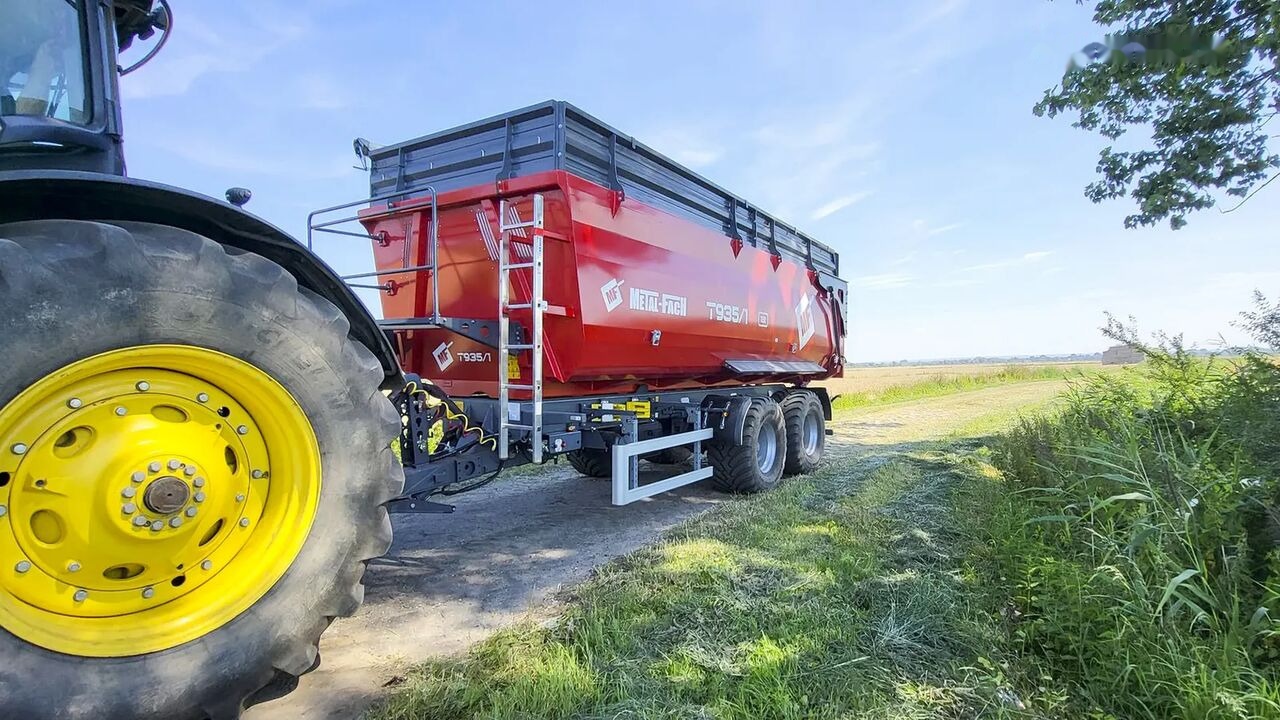 Metal-Fach Przyczepa skorupowa tandem T935/1 – 18t - Lauksaimniecības piekabe: foto 5 Metal-Fach Przyczepa skorupowa tandem T935/1 – 18t - Lauksaimniecības piekabe: foto 5