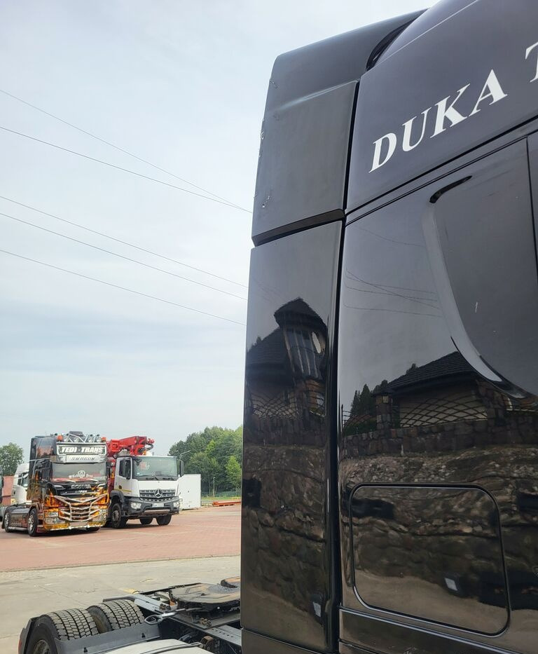 IVECO Stralis Hi-Way EEV 2017r. IVECO Iveco Stralis Hi-Way EEV 2017r. truck - Aerodinamika/ Spoileris - Kravas automašīna: foto 1 IVECO Stralis Hi-Way EEV 2017r. IVECO Iveco Stralis Hi-Way EEV 2017r. truck - Aerodinamika/ Spoileris - Kravas automašīna: foto 1