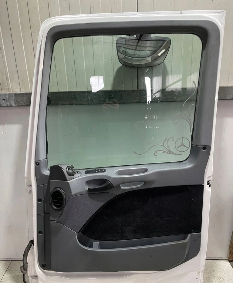 Mercedes-Benz ACTROS MP 3 MEGASPACE truck - Durvis un rezerves daļas - Kravas automašīna: foto 3 Mercedes-Benz ACTROS MP 3 MEGASPACE truck - Durvis un rezerves daļas - Kravas automašīna: foto 3