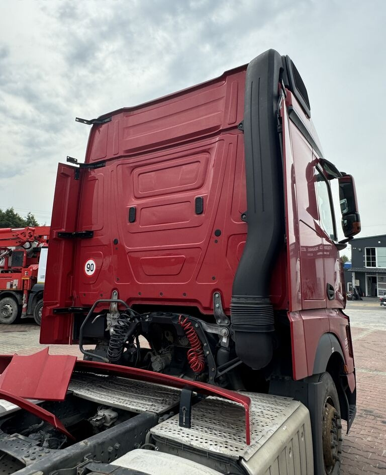 Mercedes-Benz ACTROS MP 4 2018 ROK truck - Kabīne - Kravas automašīna: foto 4 Mercedes-Benz ACTROS MP 4 2018 ROK truck - Kabīne - Kravas automašīna: foto 4
