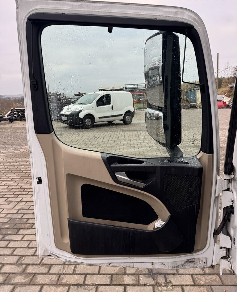 Mercedes-Benz ACTROS MP 4 LEWE truck - Durvis un rezerves daļas - Kravas automašīna: foto 3 Mercedes-Benz ACTROS MP 4 LEWE truck - Durvis un rezerves daļas - Kravas automašīna: foto 3