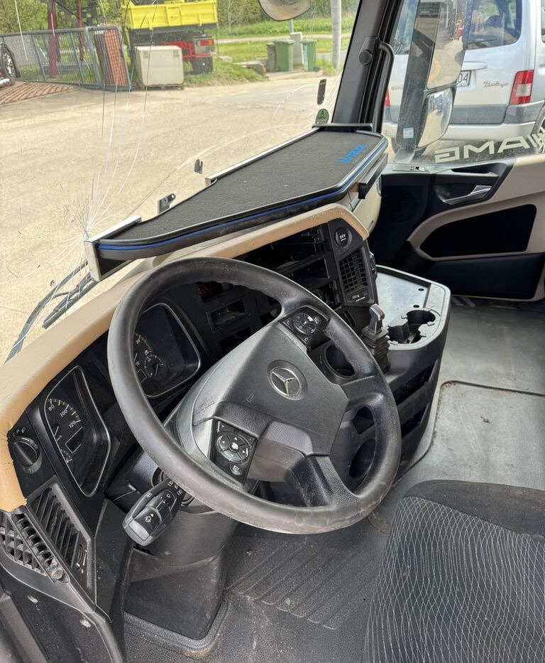 Mercedes-Benz Actros MP 4 - Kabīne - Kravas automašīna: foto 5 Mercedes-Benz Actros MP 4 - Kabīne - Kravas automašīna: foto 5