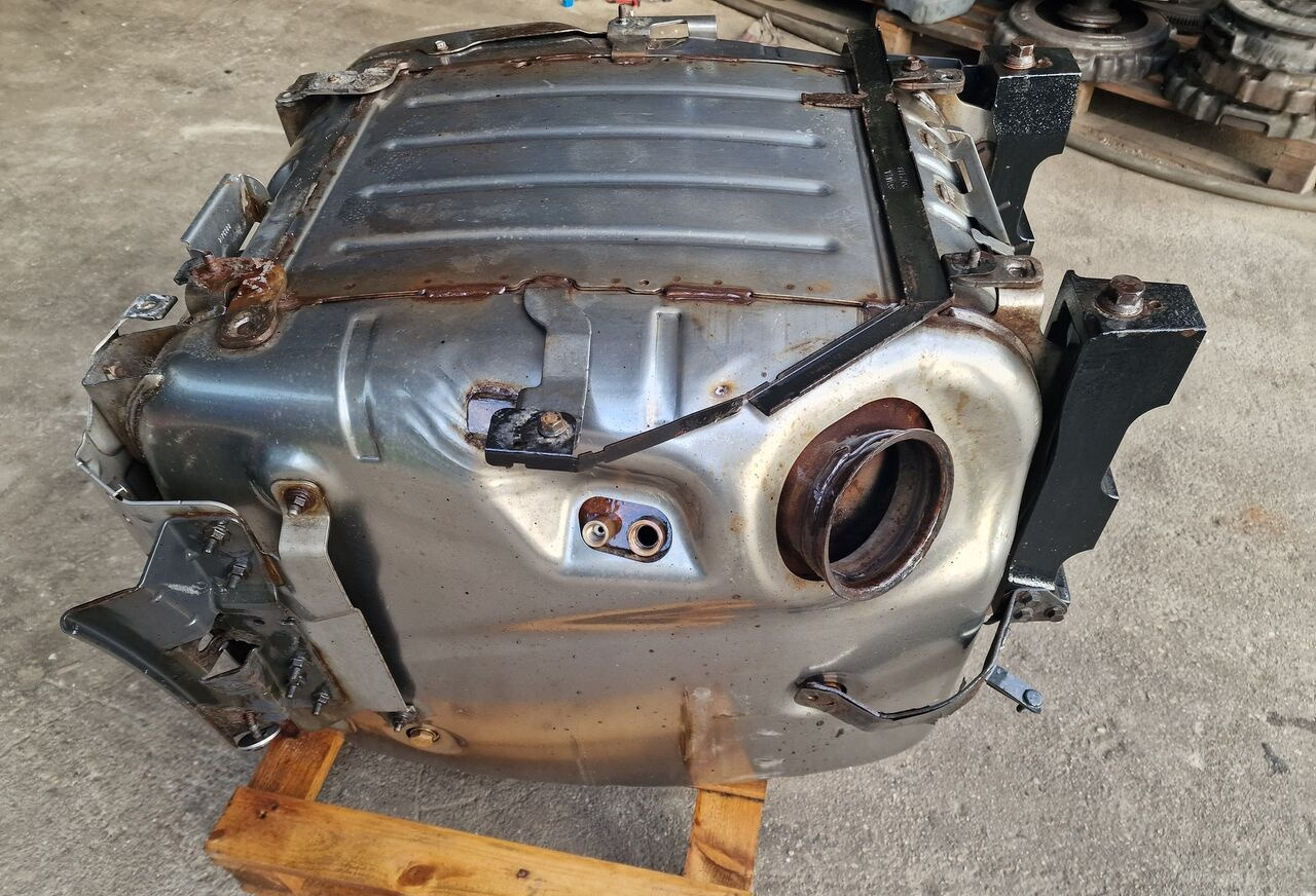 Scania Katalizator DPF R XPI Euro 6 DC13 2164453 2158333 Scania R XPI 410 Euro 6 DC13 2164453 2158333 truck - Trokšņa slāpētājs - Kravas automašīna: foto 1 Scania Katalizator DPF R XPI Euro 6 DC13 2164453 2158333 Scania R XPI 410 Euro 6 DC13 2164453 2158333 truck - Trokšņa slāpētājs - Kravas automašīna: foto 1