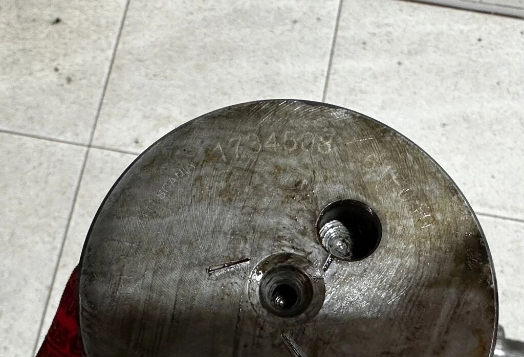 Scania R 730 V8 Scania R 730 V8 truck - Sadales vārpsta - Kravas automašīna: foto 3 Scania R 730 V8 Scania R 730 V8 truck - Sadales vārpsta - Kravas automašīna: foto 3