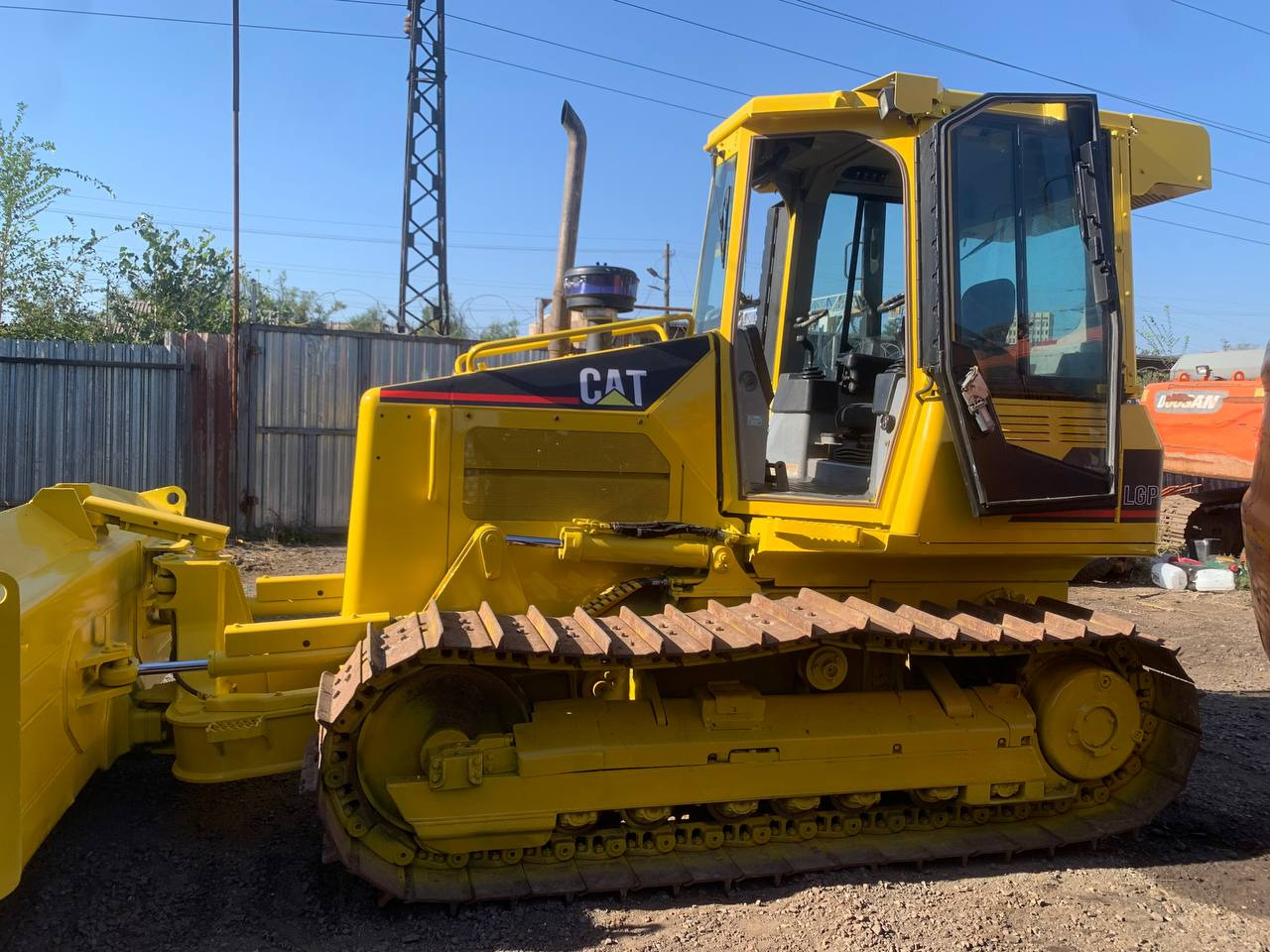 CATERPILLAR D5G - Buldozers: foto 5 CATERPILLAR D5G - Buldozers: foto 5