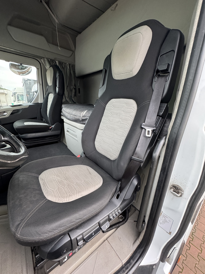 Ford F-Max 500 - Kabīne un interjers: foto 2 Ford F-Max 500 - Kabīne un interjers: foto 2