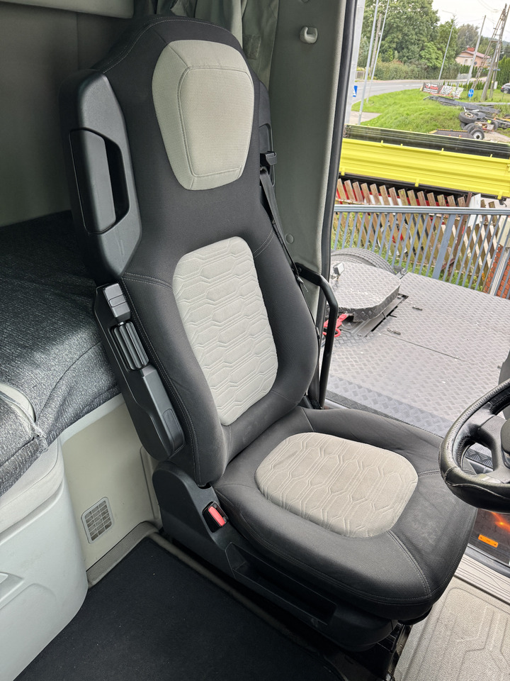 Ford F-Max 500 - Kabīne un interjers: foto 1 Ford F-Max 500 - Kabīne un interjers: foto 1