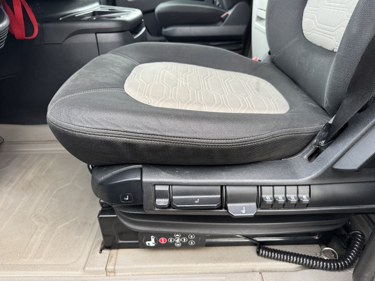 Ford F-Max 500 - Kabīne un interjers: foto 4 Ford F-Max 500 - Kabīne un interjers: foto 4