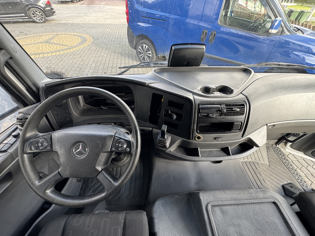 Mercedes Atego Axor - Kabīne un interjers: foto 2 Mercedes Atego Axor - Kabīne un interjers: foto 2
