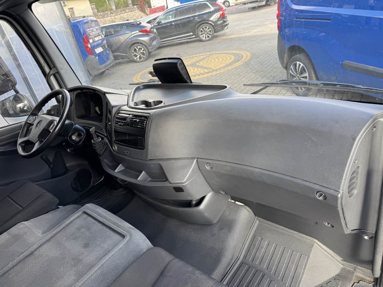 Mercedes Atego Axor - Kabīne un interjers: foto 3 Mercedes Atego Axor - Kabīne un interjers: foto 3
