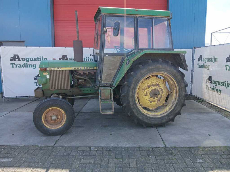 John Deere 2030 VCE - Traktors: foto 1 John Deere 2030 VCE - Traktors: foto 1