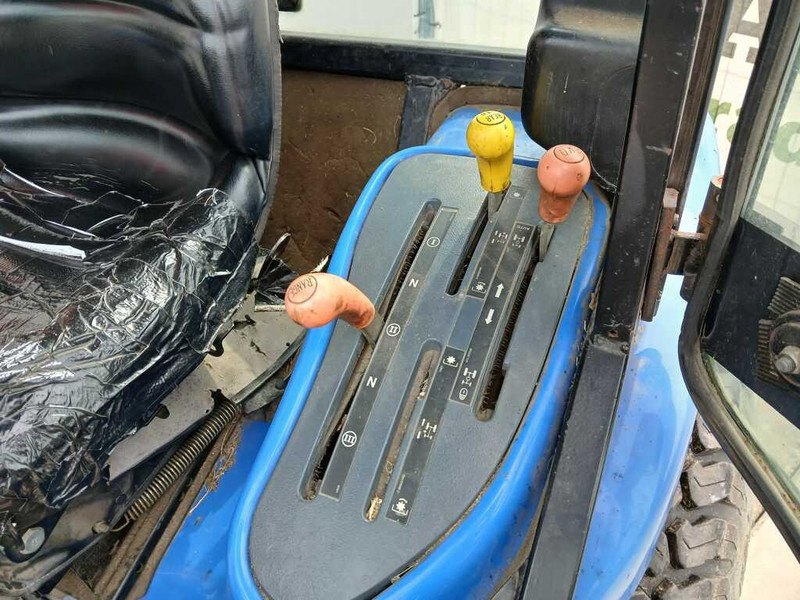 Traktors New Holland TC 27: foto 15 Traktors New Holland TC 27: foto 15