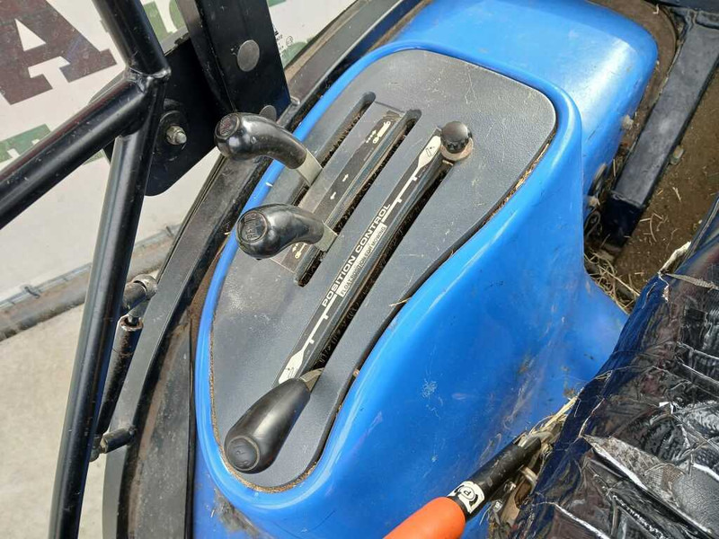 Traktors New Holland TC 27: foto 14 Traktors New Holland TC 27: foto 14