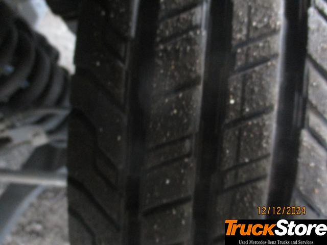 FUSO Canter 3C15 - Furgons ar slēgtā virsbūve: foto 5 FUSO Canter 3C15 - Furgons ar slēgtā virsbūve: foto 5