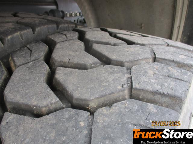 Mercedes-Benz Arocs 3351 K - Kravas automašīna pašizgāzējs: foto 5 Mercedes-Benz Arocs 3351 K - Kravas automašīna pašizgāzējs: foto 5