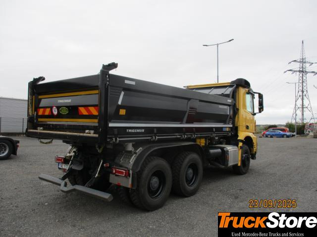Mercedes-Benz Arocs 3351 K - Kravas automašīna pašizgāzējs: foto 3 Mercedes-Benz Arocs 3351 K - Kravas automašīna pašizgāzējs: foto 3