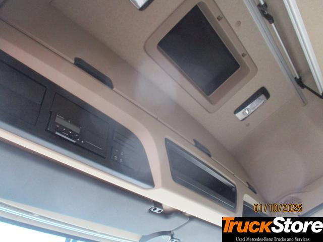Vilcējs Mercedes-Benz Actros 1848 LS: foto 9