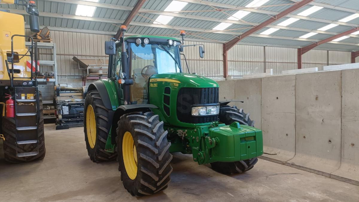John Deere 7530 Premium Boite Vario - Traktors: foto 4 John Deere 7530 Premium Boite Vario - Traktors: foto 4