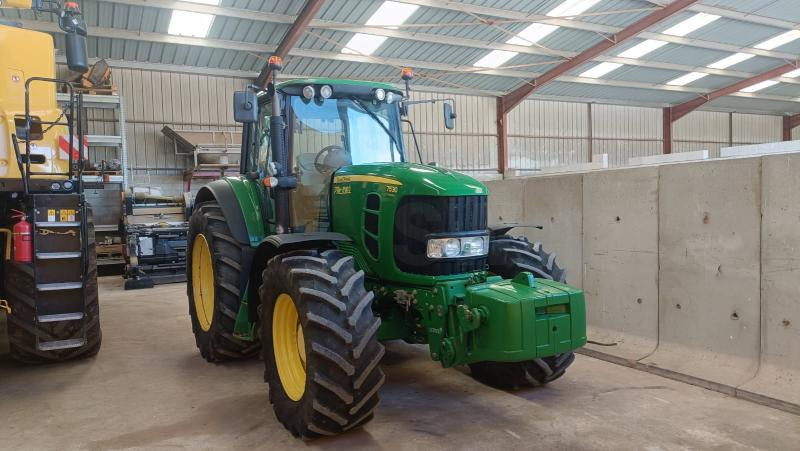 John Deere 7530 Premium Boite Vario - Traktors: foto 1 John Deere 7530 Premium Boite Vario - Traktors: foto 1