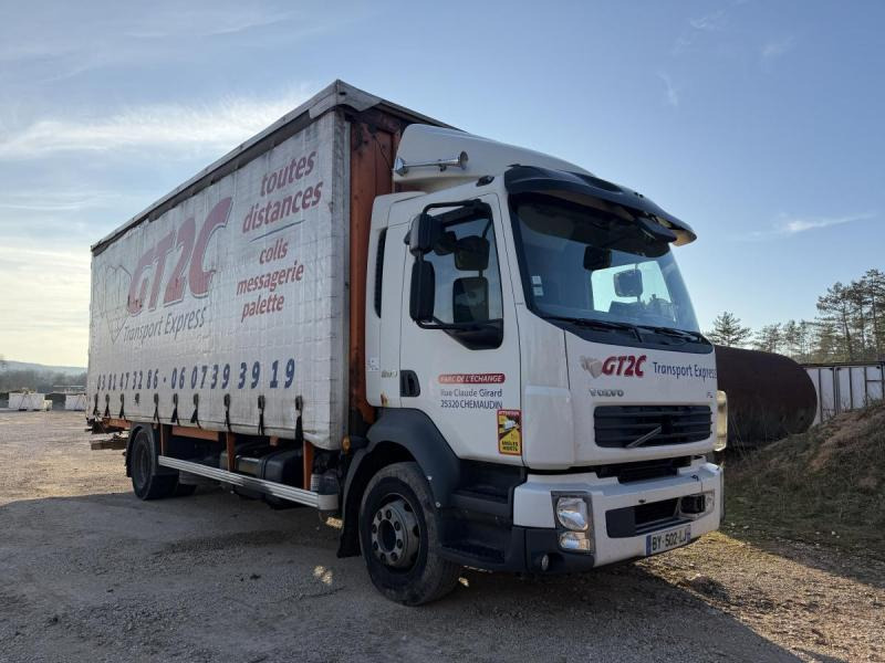 Volvo FL - Kravas automašīna ar tentu: foto 1 Volvo FL - Kravas automašīna ar tentu: foto 1