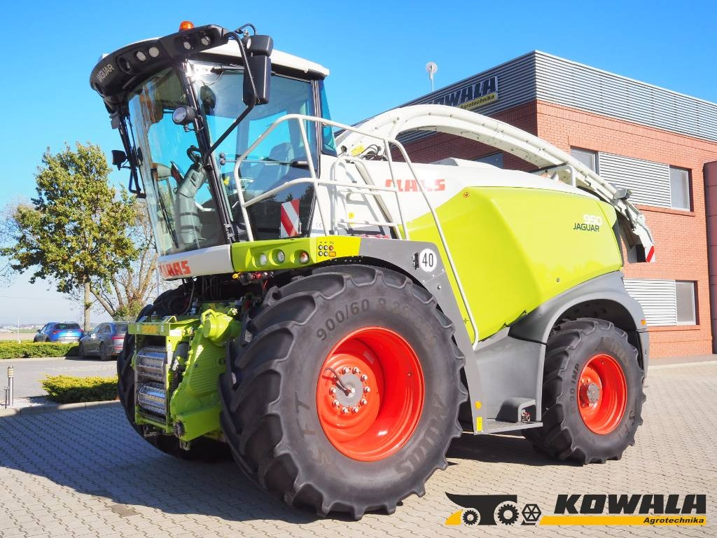 Claas Jaguar 950 4x4 - Lopbarības kombains: foto 1 Claas Jaguar 950 4x4 - Lopbarības kombains: foto 1