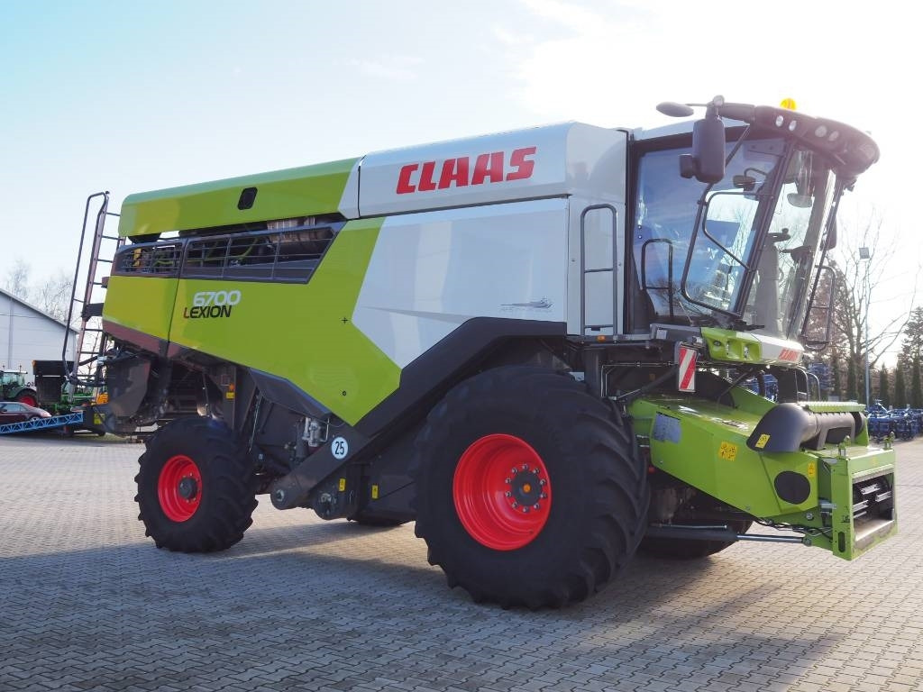 Claas Lexion 6700 + V930 - Labības kombains: foto 4 Claas Lexion 6700 + V930 - Labības kombains: foto 4