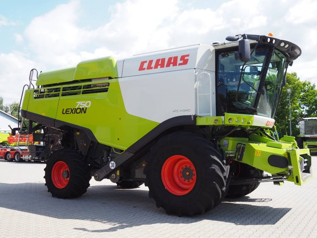 Claas Lexion 750 GPS + V930 - Labības kombains: foto 4 Claas Lexion 750 GPS + V930 - Labības kombains: foto 4