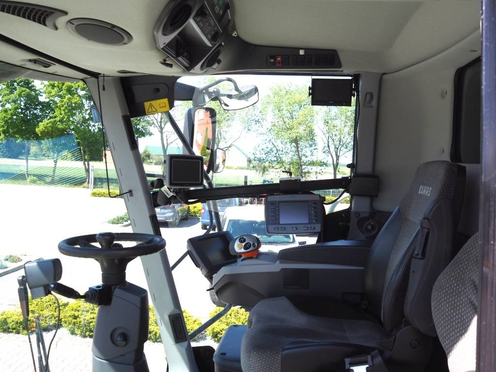 Claas Lexion 750 GPS + V930 - Labības kombains: foto 5 Claas Lexion 750 GPS + V930 - Labības kombains: foto 5