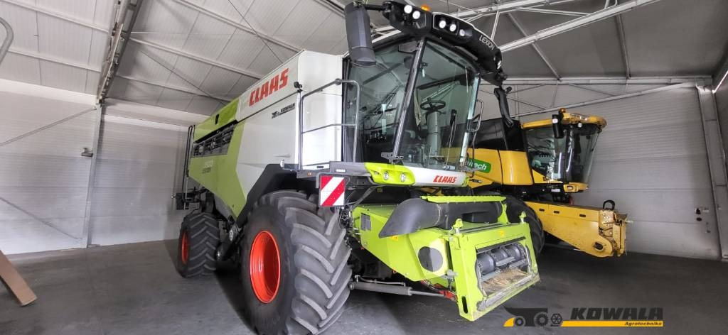 Claas Lexion 7500 + V930 - Labības kombains: foto 1 Claas Lexion 7500 + V930 - Labības kombains: foto 1