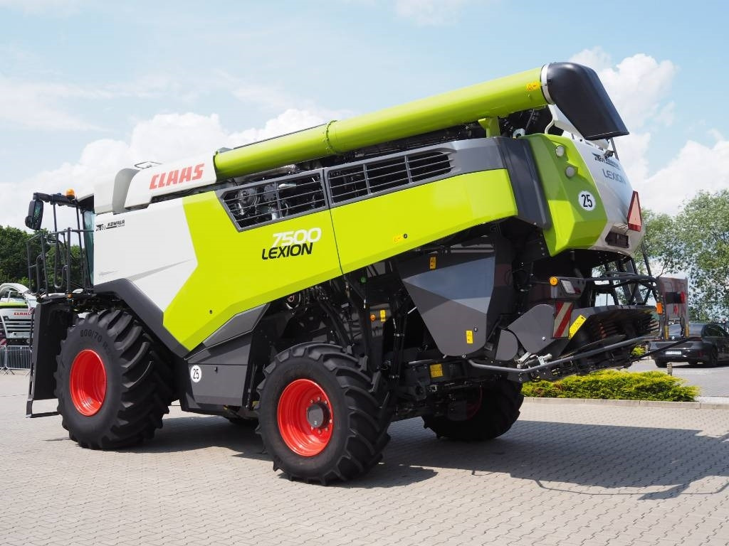 Claas Lexion 7500 + V930 - Labības kombains: foto 2 Claas Lexion 7500 + V930 - Labības kombains: foto 2
