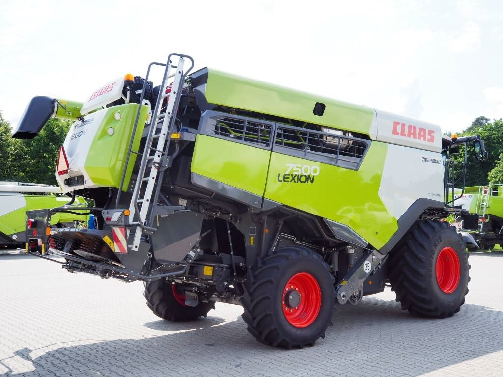 Claas Lexion 7500 + V930 - Labības kombains: foto 3 Claas Lexion 7500 + V930 - Labības kombains: foto 3