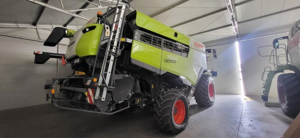Claas Lexion 7500 + V930 - Labības kombains: foto 4 Claas Lexion 7500 + V930 - Labības kombains: foto 4