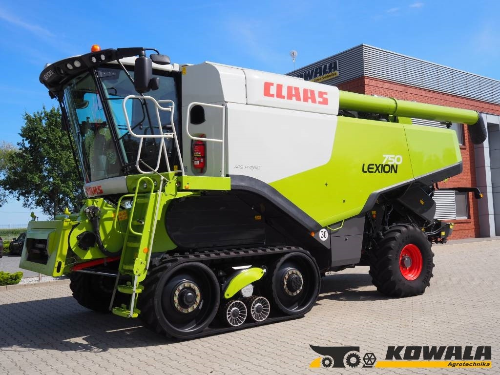 Claas Lexion 750TT + V900 - Labības kombains: foto 1 Claas Lexion 750TT + V900 - Labības kombains: foto 1