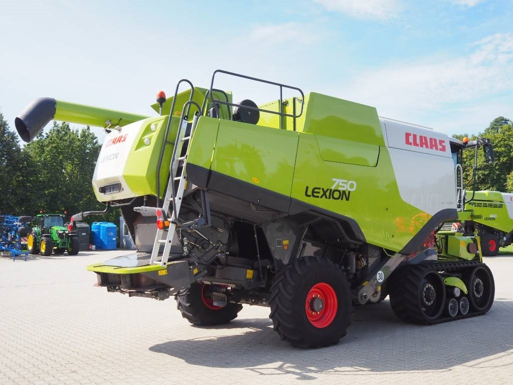 Claas Lexion 750TT + V900 - Labības kombains: foto 3 Claas Lexion 750TT + V900 - Labības kombains: foto 3